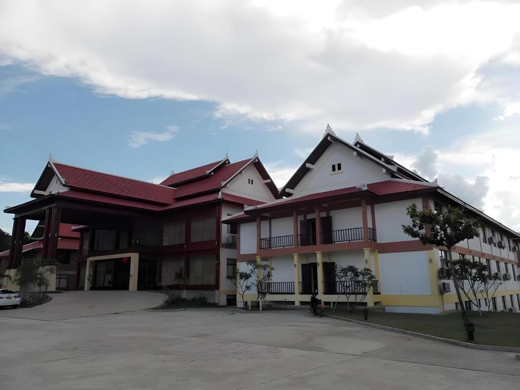 Xishuangbanna Hotel Managed By Xandria Hotel Luang Prabang Bagian luar foto