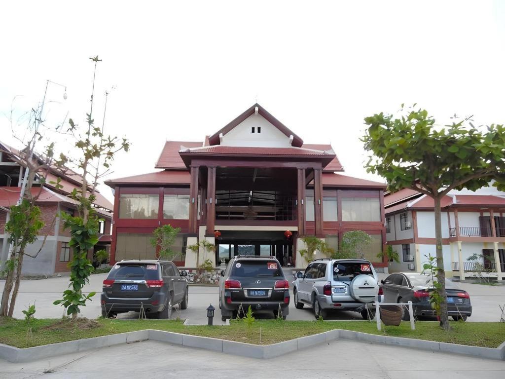 Xishuangbanna Hotel Managed By Xandria Hotel Luang Prabang Bagian luar foto