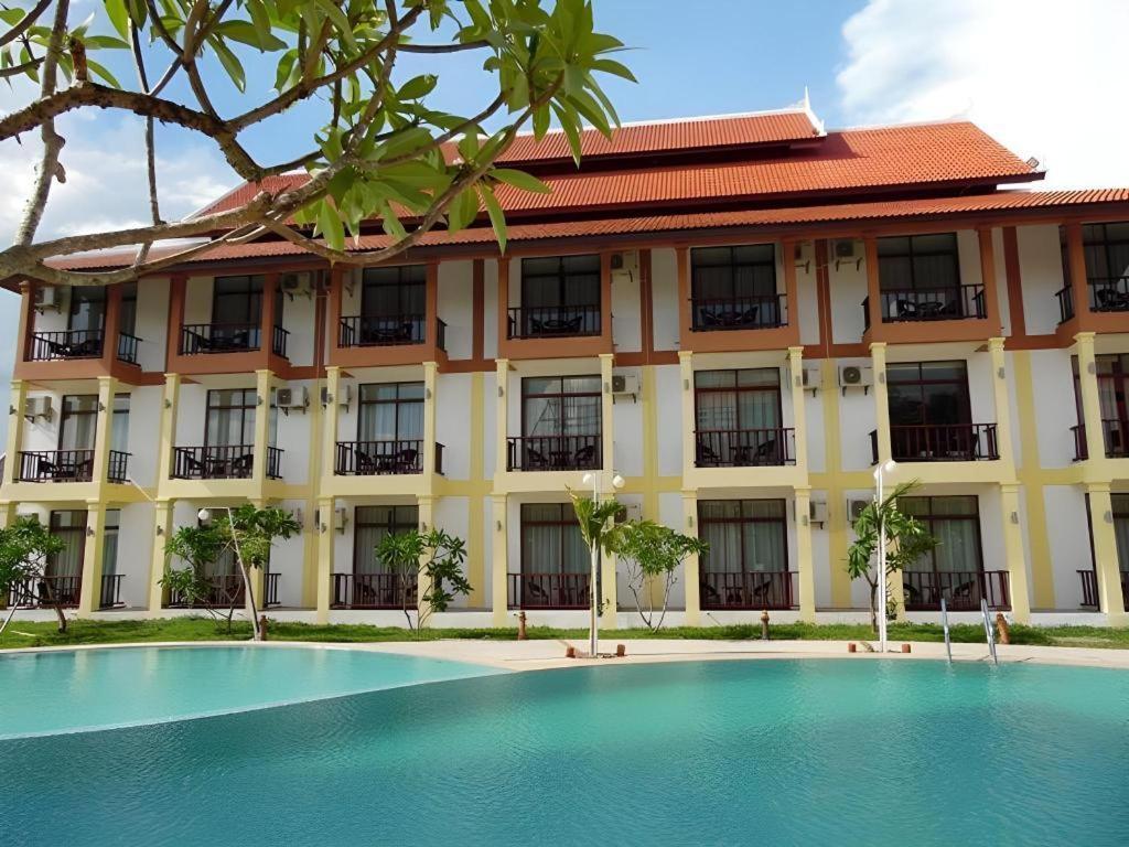 Xishuangbanna Hotel Managed By Xandria Hotel Luang Prabang Bagian luar foto